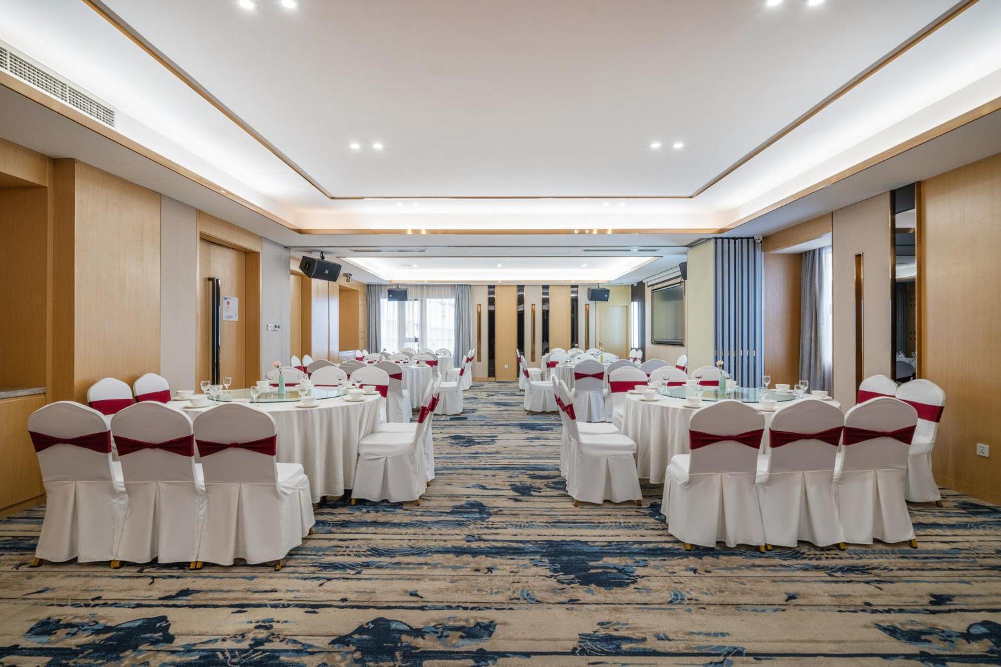 Holiday Inn Express Chengdu Tianhe By Ihg Pixian Bagian luar foto