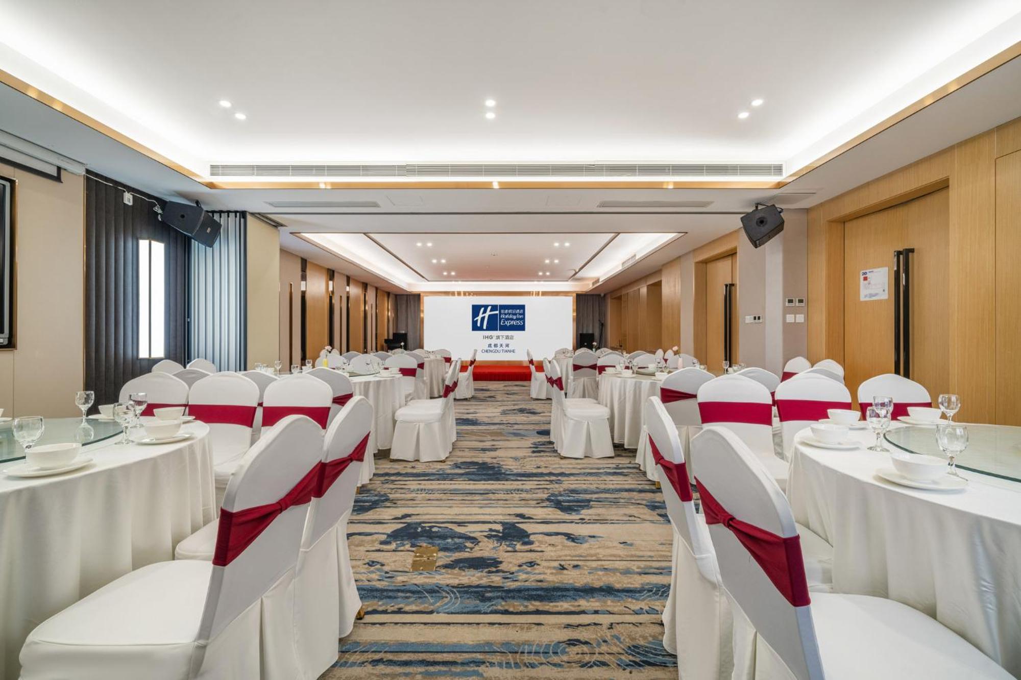 Holiday Inn Express Chengdu Tianhe By Ihg Pixian Bagian luar foto